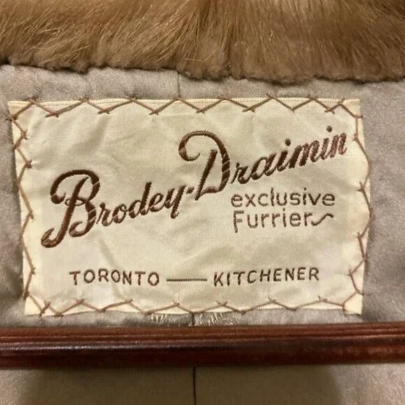 Gorgeous Brown Fur Stole - Picture 6 of 9